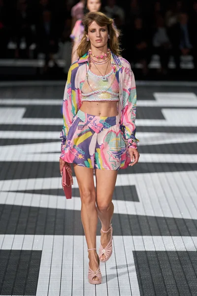 Look 32